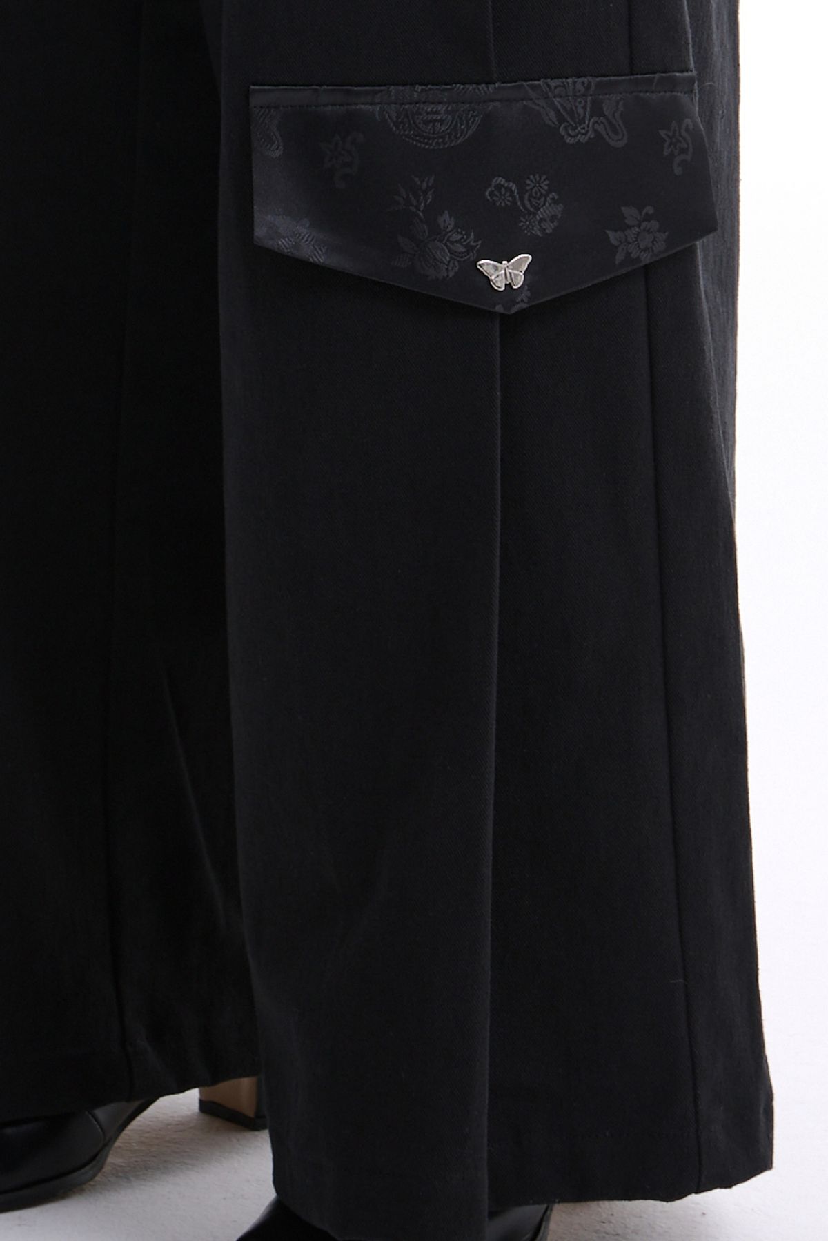 칠 하나 투 구육(71TO96) Daenggi Cargo Pants (Black)