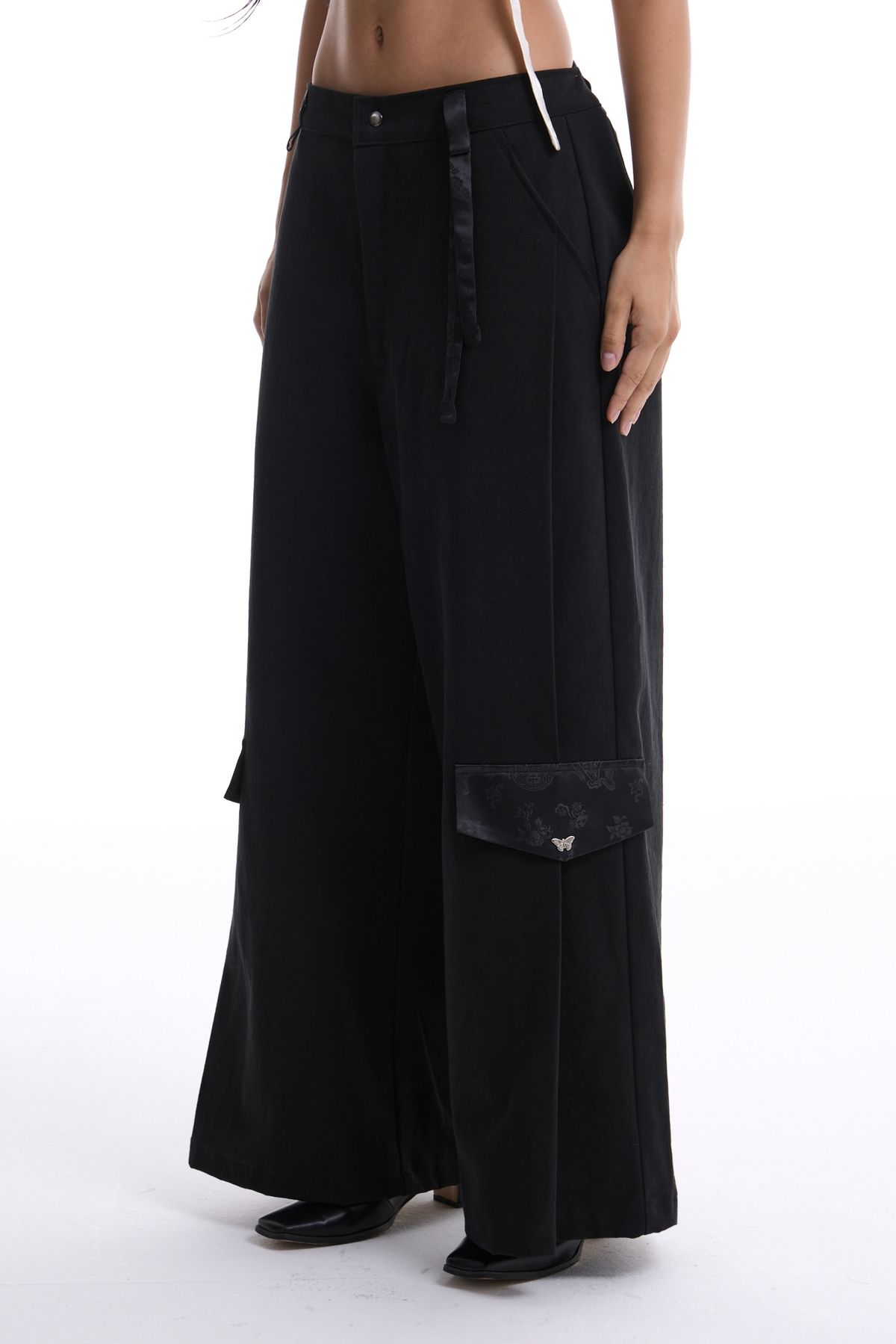 칠 하나 투 구육(71TO96) Daenggi Cargo Pants (Black)