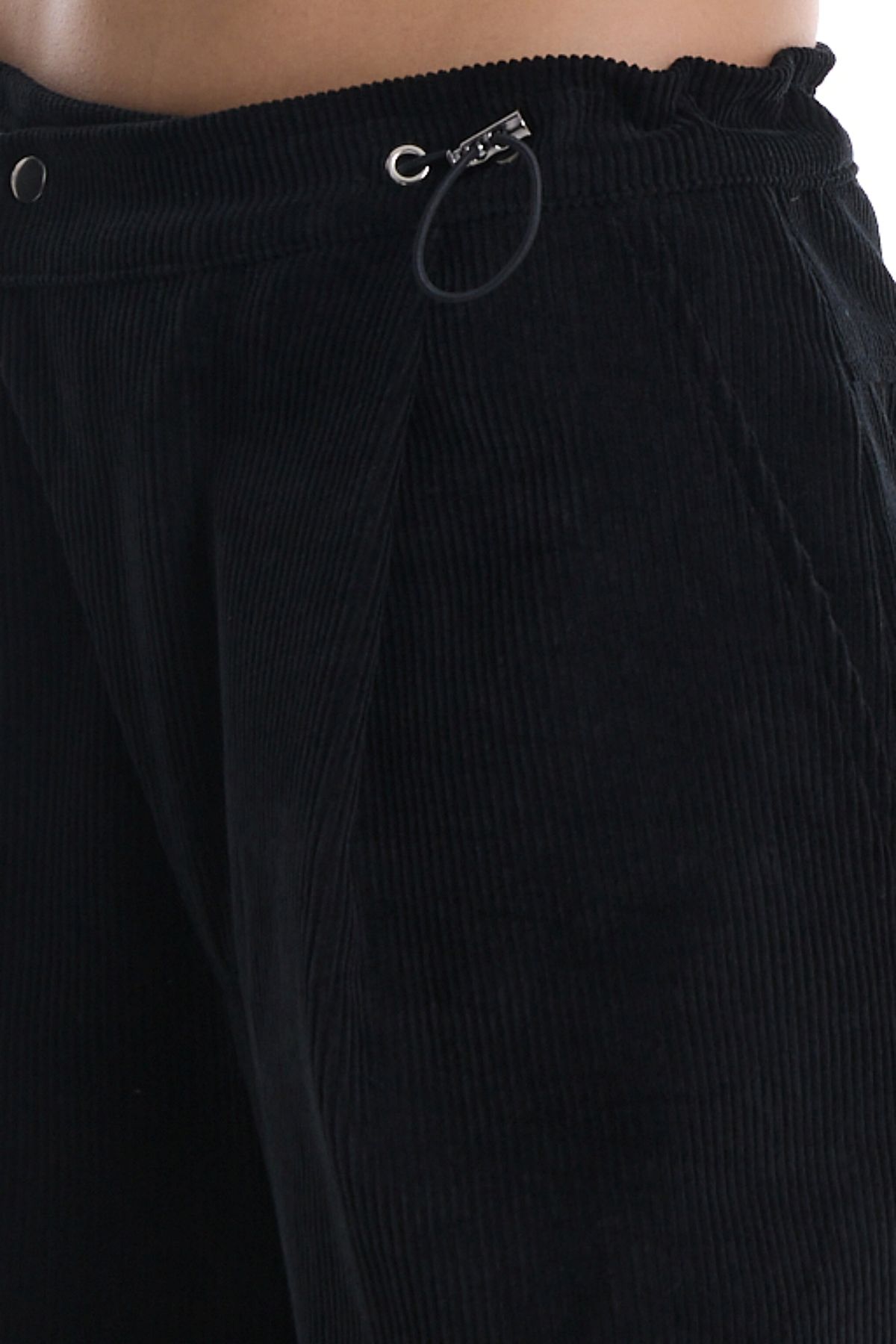 칠 하나 투 구육(71TO96) Daenggi Oblique Corduroy Pants (Black)