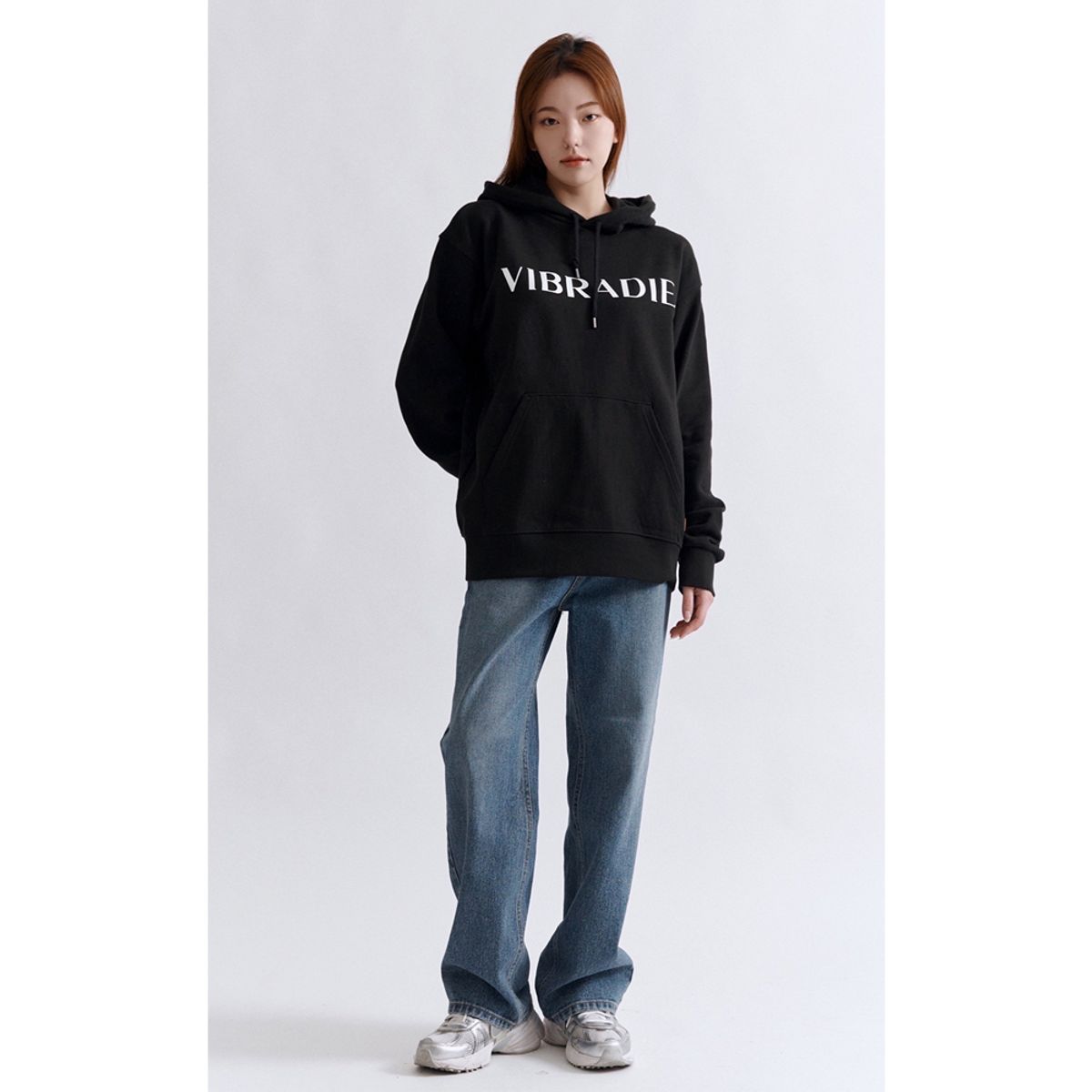 바이브라디(VIBRADIE) VB 여성 로고 블랙 후드티
