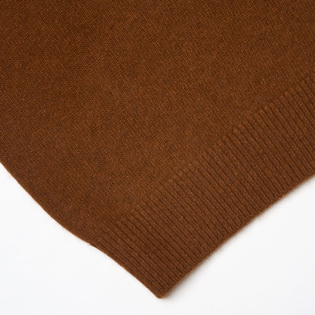 베르노(VERNO) 24FW Fox Crew-neck Knit Camel