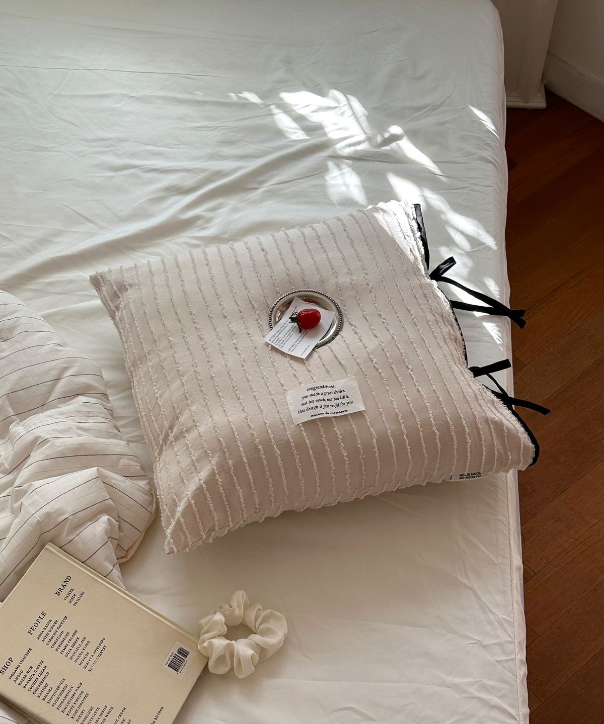 메종드룸룸(MAISON DE ROOMROOM) 테슬ST 스트링 리본 쿠션커버 2colors