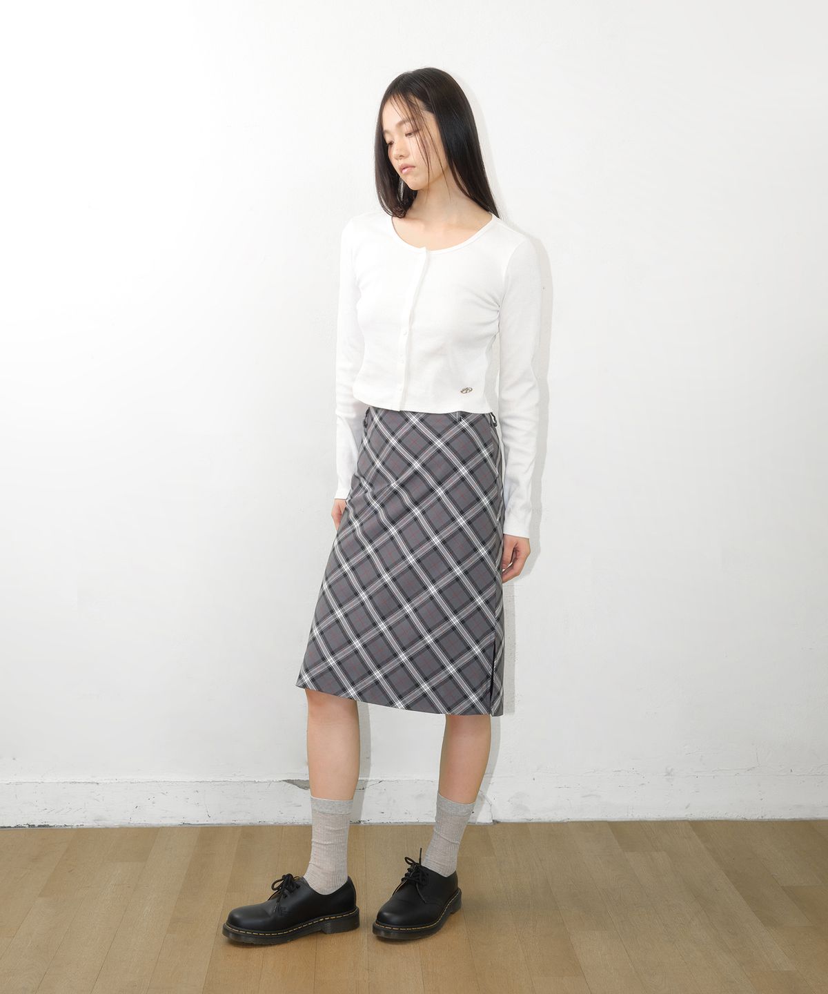 아메스 월드와이드(AMES-WORLDWIDE) RIB U-NECK CARDIGAN WHITE