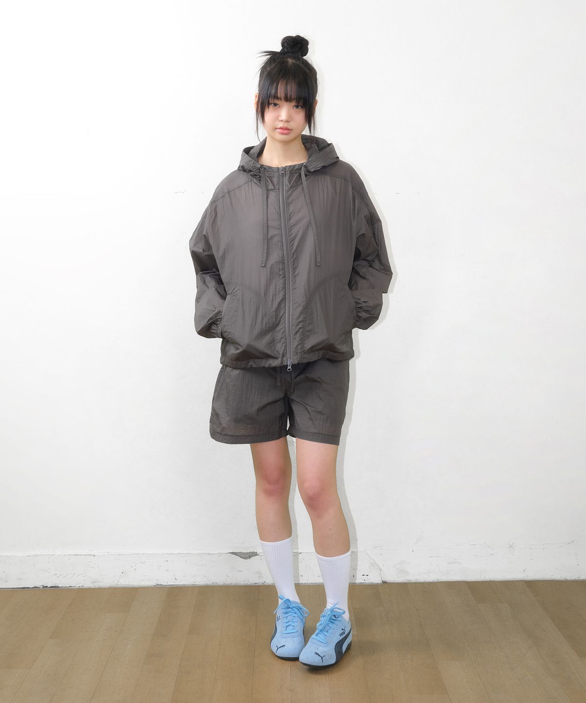 아메스 월드와이드(AMES-WORLDWIDE) SHEER NYLON SHORTS CHARCOAL
