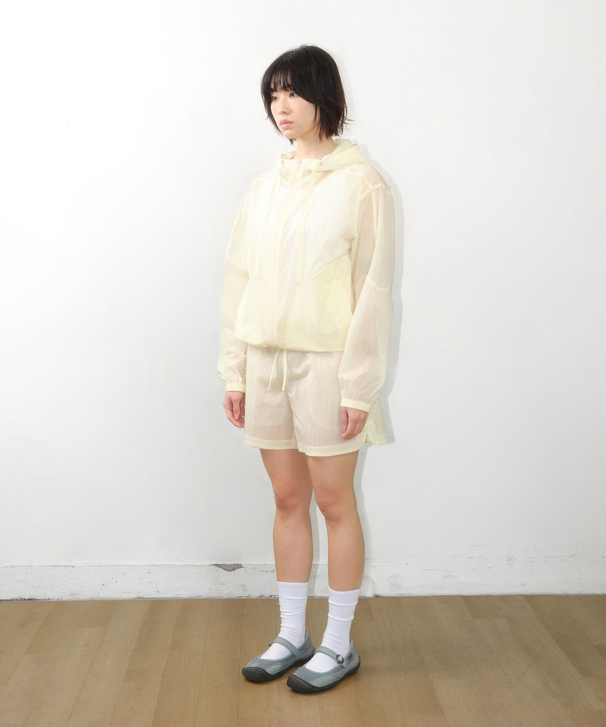 아메스 월드와이드(AMES-WORLDWIDE) SHEER NYLON SHORTS CREAM
