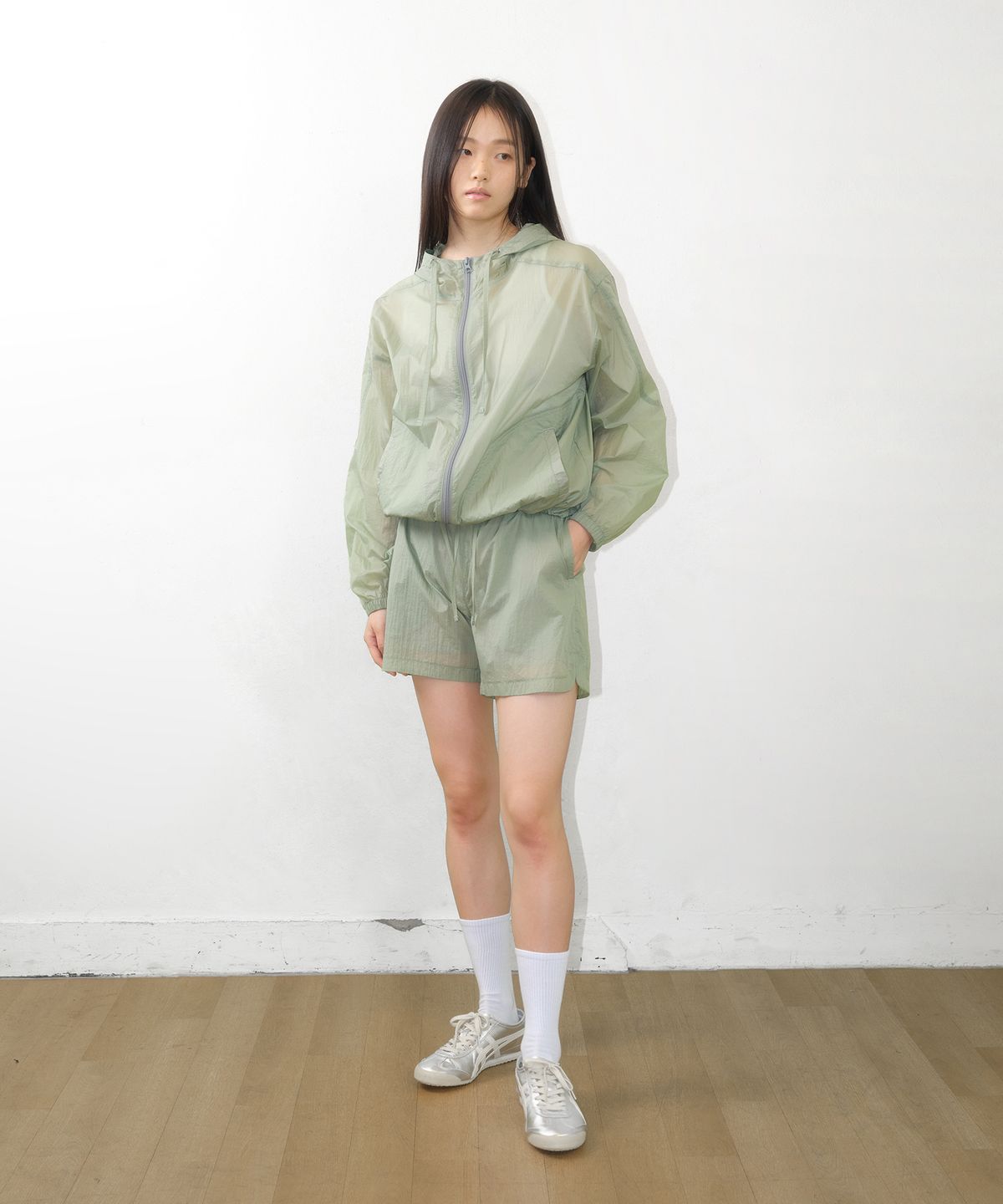 아메스 월드와이드(AMES-WORLDWIDE) SHEER NYLON SHORTS GREEN