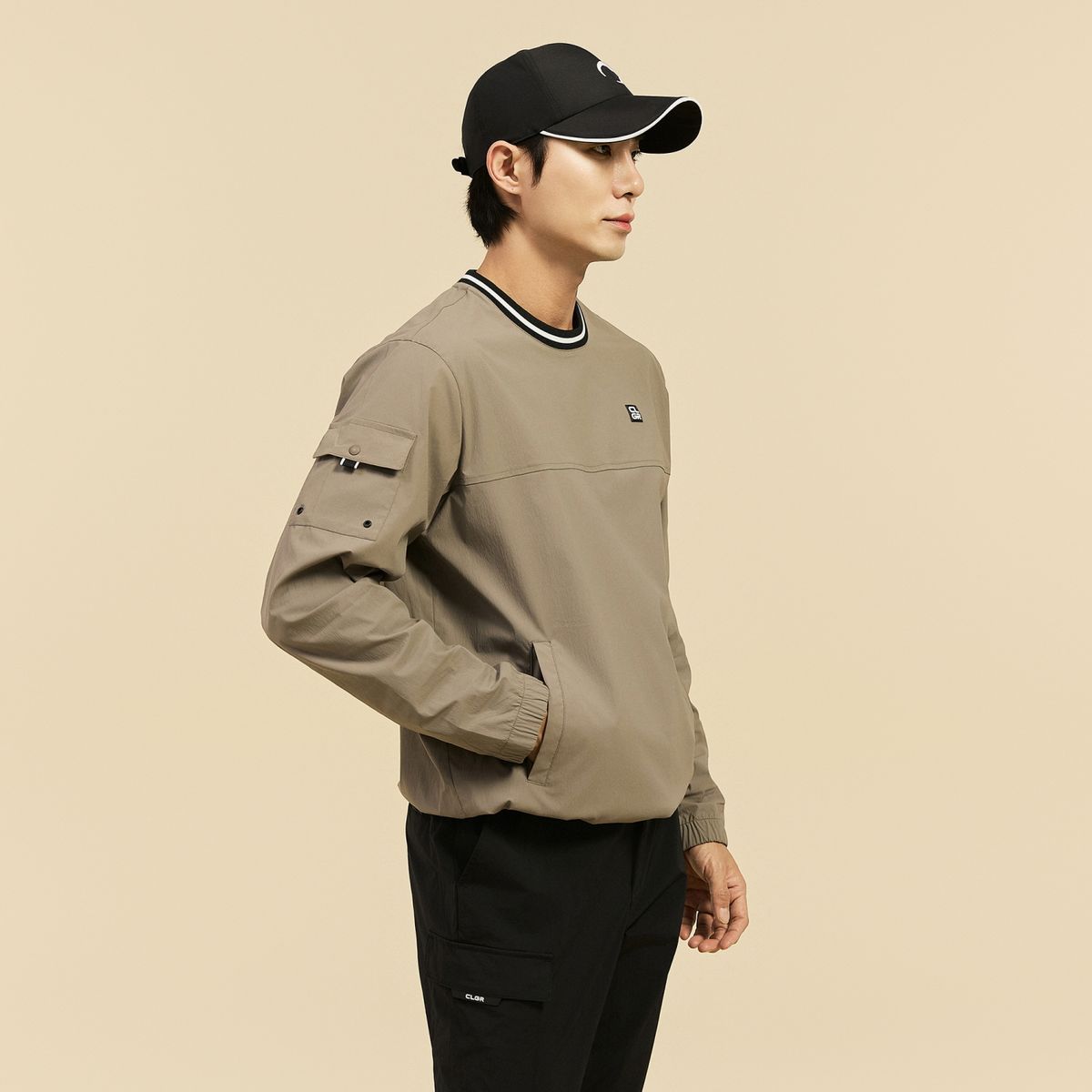 챌린저(CHALLENGER) 남성 에센셜 라운드넥 맨투맨 윈드브레이커 우븐탑 베이지