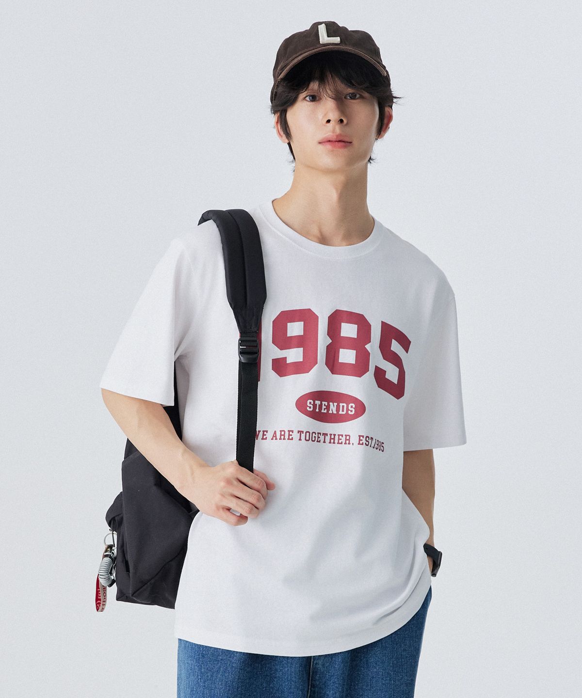 스탠즈(STENDS) [S~5XL] 1985 아치 로고 티셔츠_화이트-레드