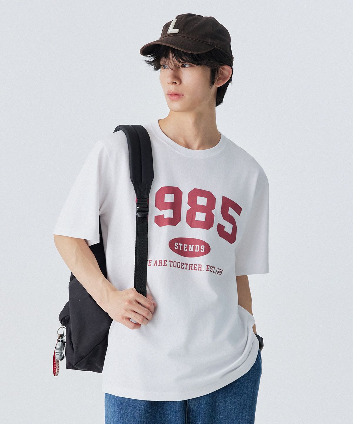 스탠즈(STENDS) [S~5XL] 1985 아치 로고 티셔츠_화이트-레드