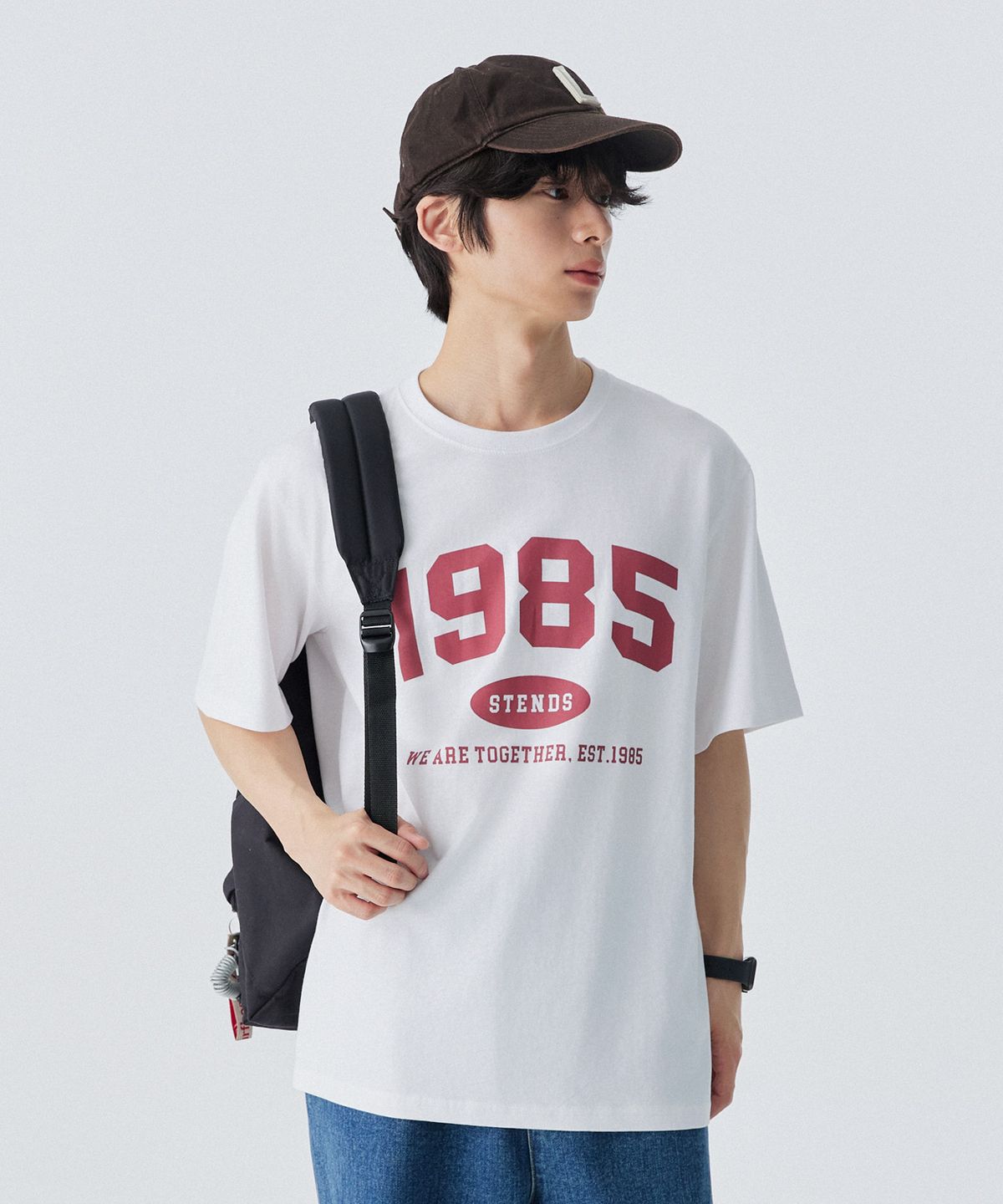 스탠즈(STENDS) [S~5XL] 1985 아치 로고 티셔츠_화이트-레드