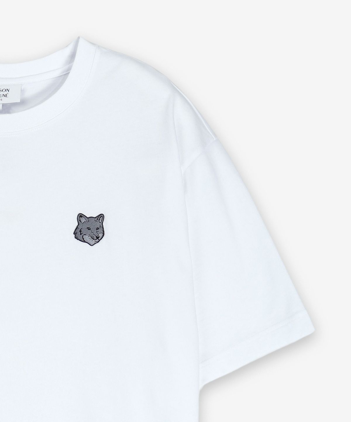 메종 키츠네(MAISON KITSUNE) 볼드 폭스 헤드 패치 오버사이즈 반소매 티셔츠 - 화이트 / OM00128KJ0119P100