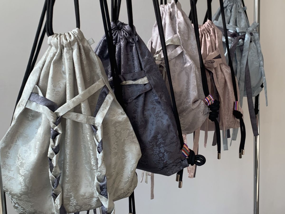 칠 하나 투 구육(71TO96) Ribbon String back pack (Beige)