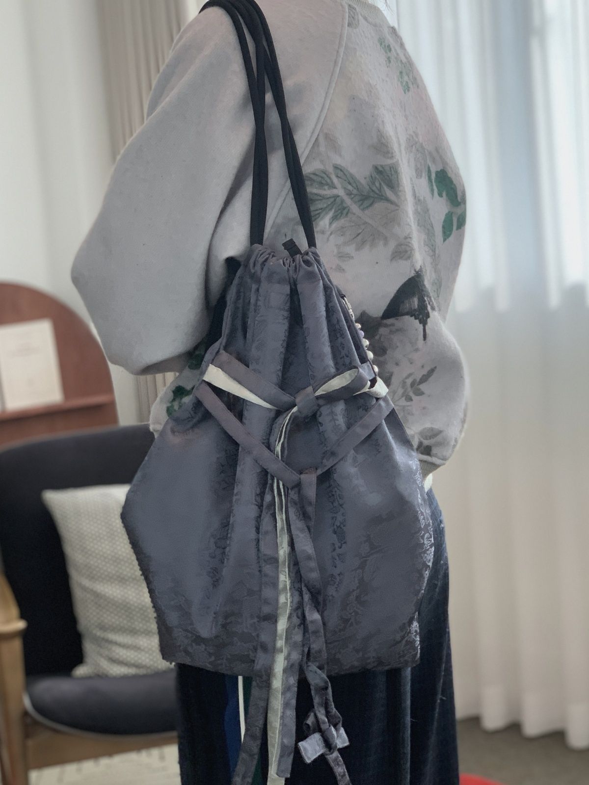 칠 하나 투 구육(71TO96) Ribbon String back pack (Charcoal)