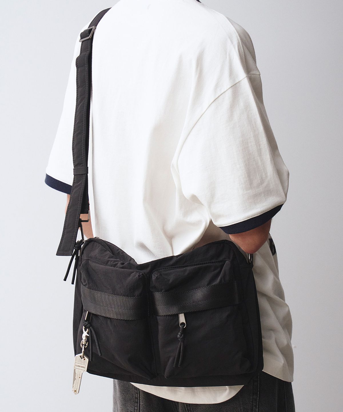 메종미네드(MAISON MINED) TWO POCKET SQUARE CROSS BAG