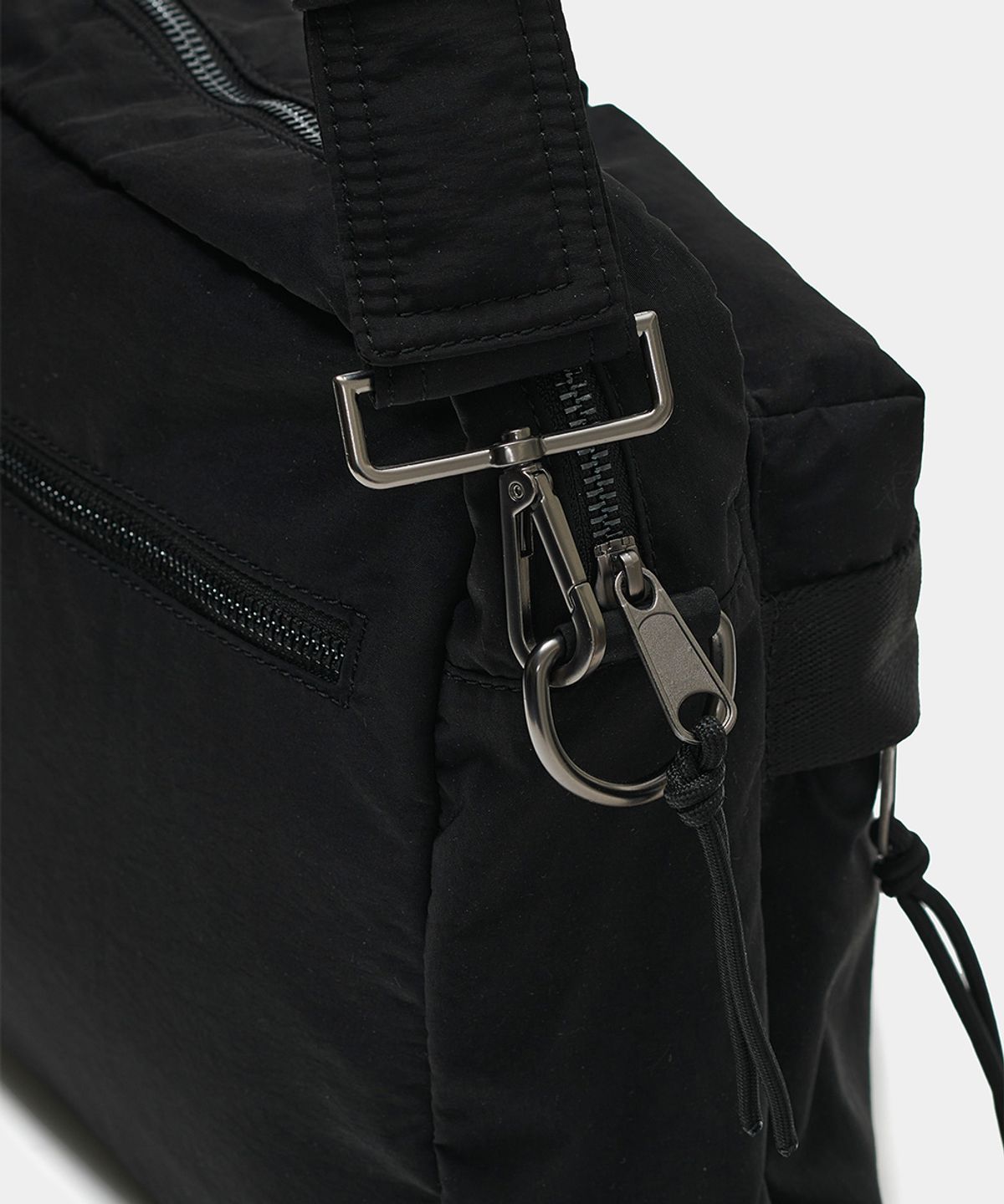 메종미네드(MAISON MINED) TWO POCKET SQUARE CROSS BAG