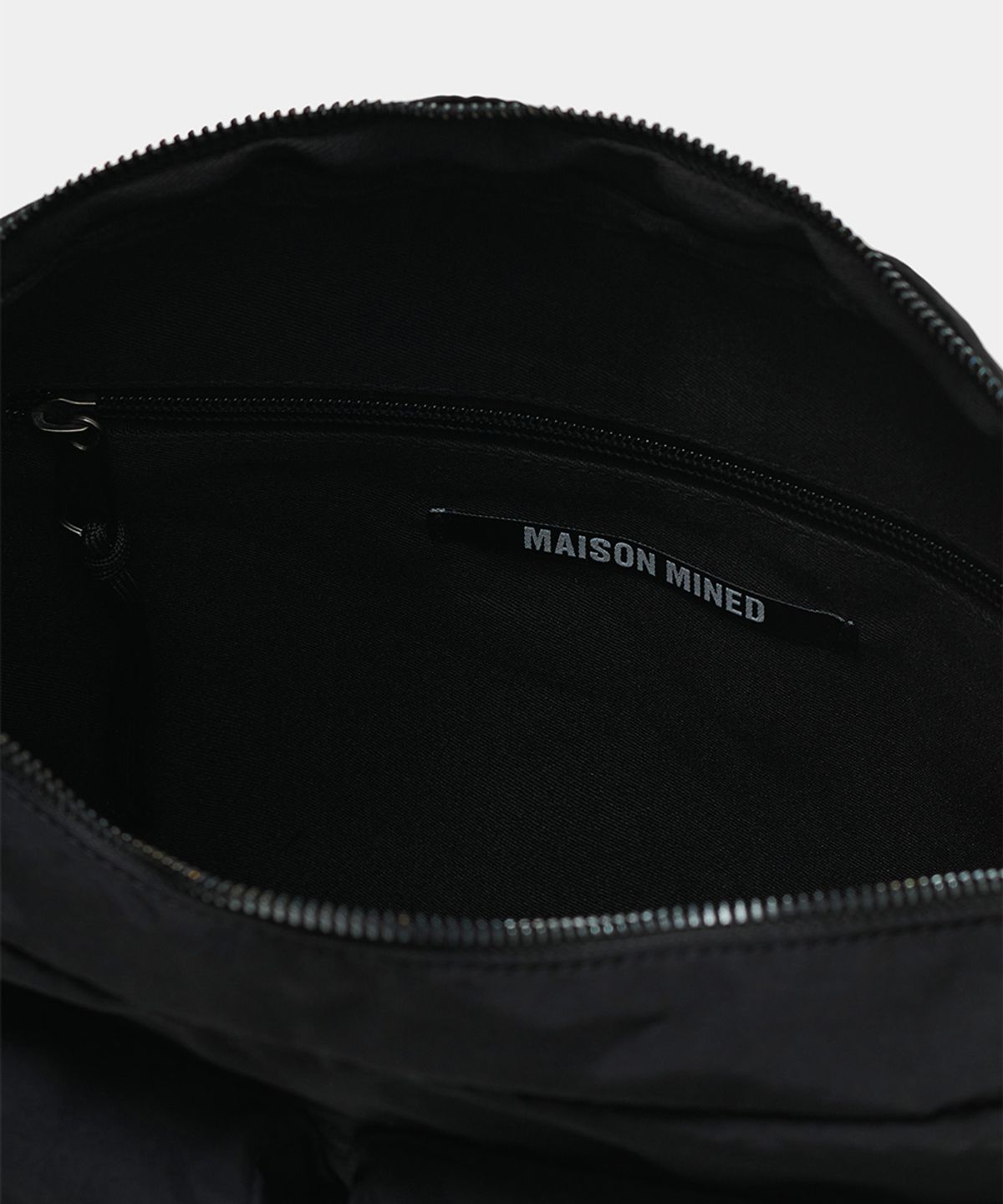 메종미네드(MAISON MINED) TWO POCKET SQUARE CROSS BAG