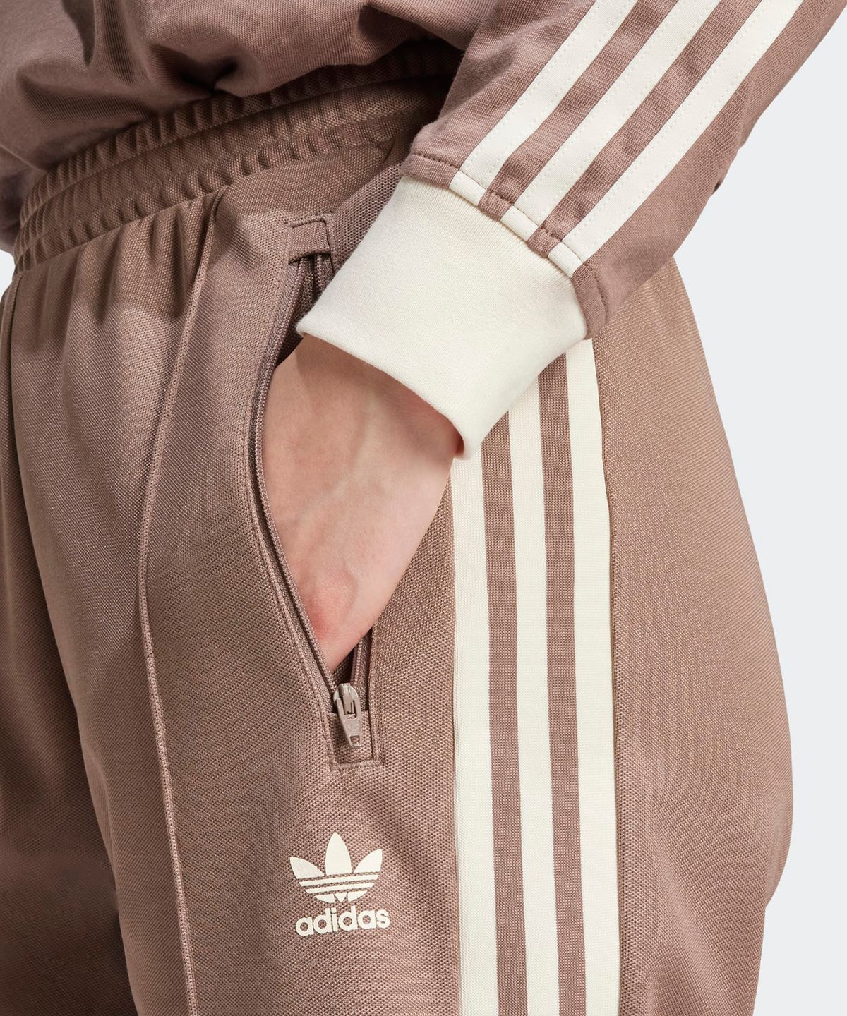 아디다스(ADIDAS) 베켄바우어 트랙 팬츠 - 트레이스브라운:원더화이트 / JC5792