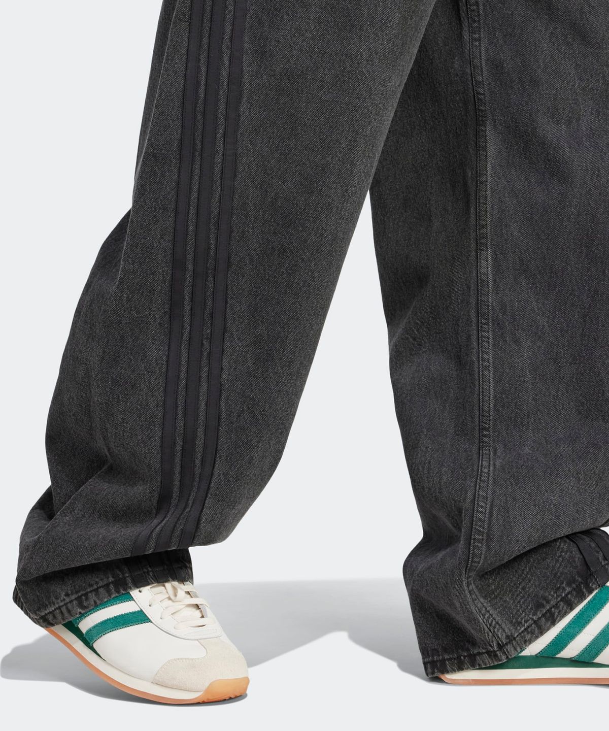 아디다스(ADIDAS) ADILENIUM 3 루즈 핏 데님 팬츠 - 블랙 / JY6291