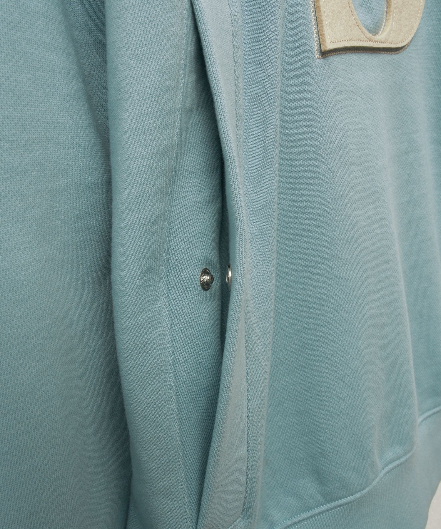 MUSINSA公式 | SATUR Rivet Applique Pocket Logo Hood Fog Blue