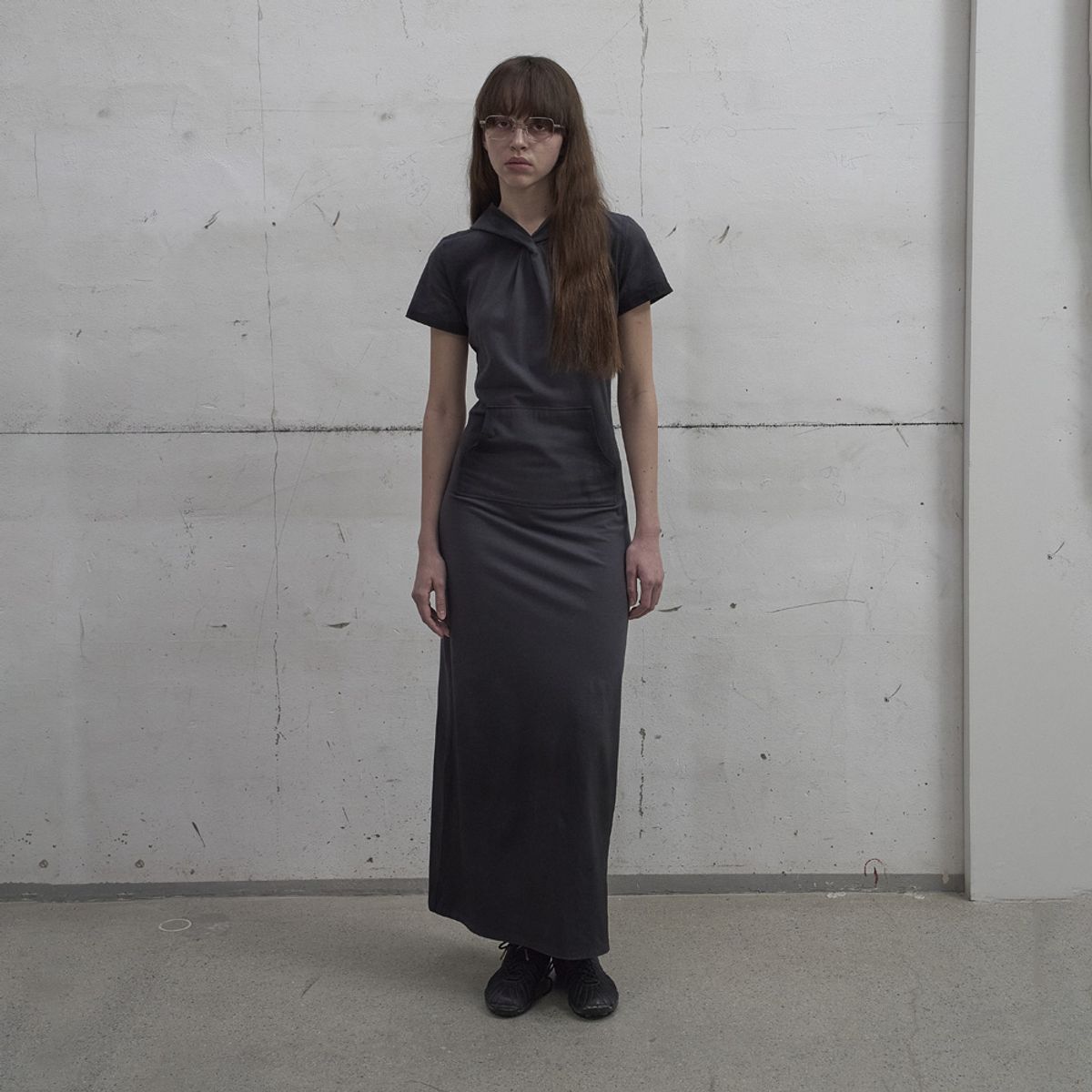 엘씨디씨티엠(LCDC™) HOODED TWISTED DRESS (DARK GREY)