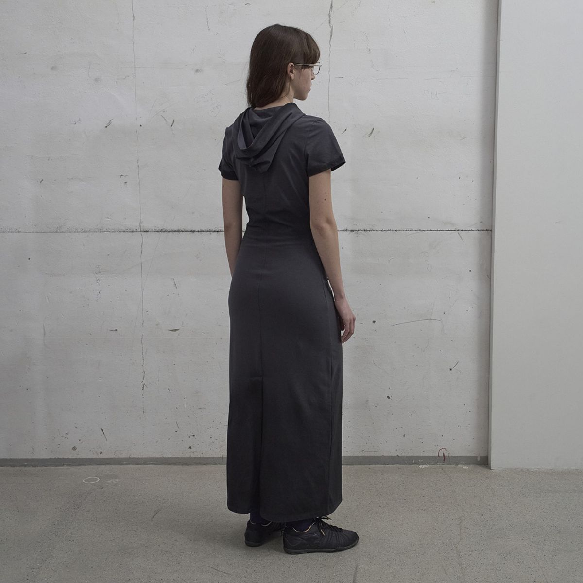 엘씨디씨티엠(LCDC™) HOODED TWISTED DRESS (DARK GREY)
