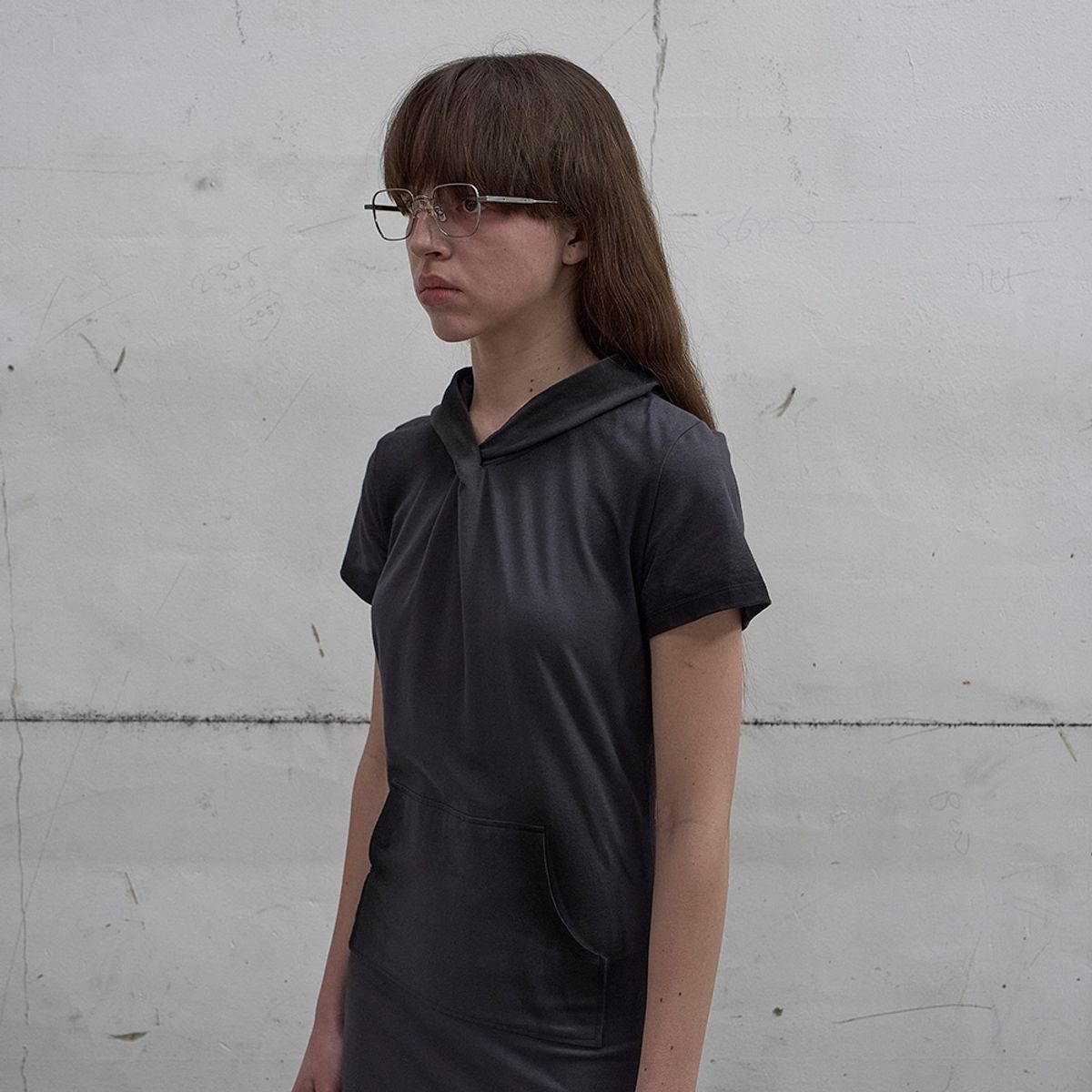 엘씨디씨티엠(LCDC™) HOODED TWISTED DRESS (DARK GREY)