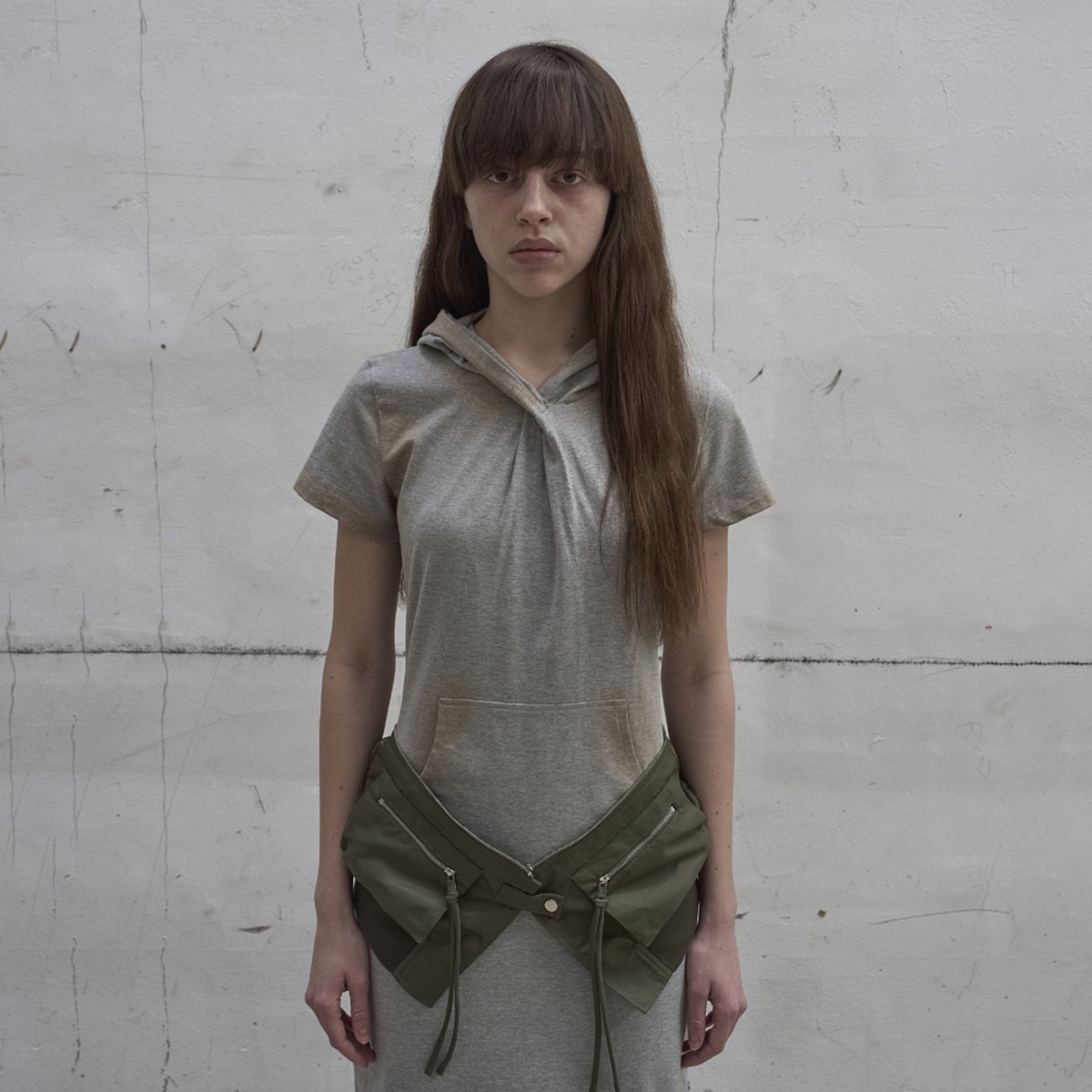 엘씨디씨티엠(LCDC™) HOODED TWISTED DRESS (MELANGE GREY)