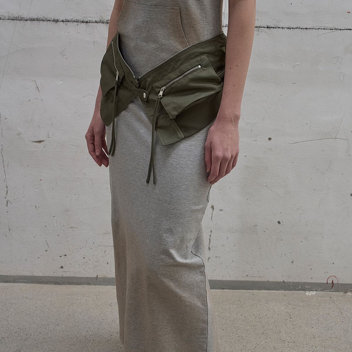엘씨디씨티엠(LCDC™) HOODED TWISTED DRESS (MELANGE GREY)