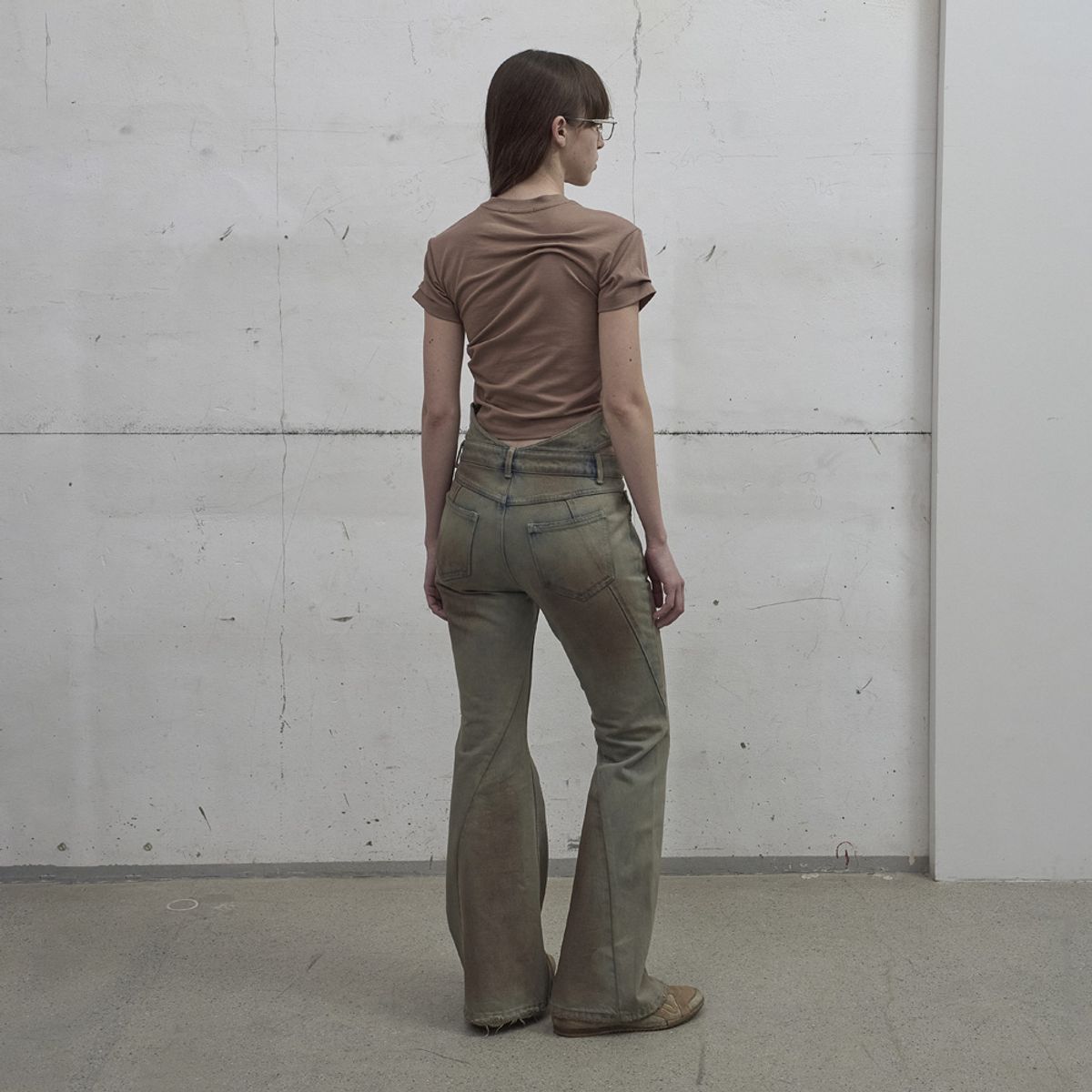 엘씨디씨티엠(LCDC™) CUT-OUT WAIST WASHED DENIM (SAND GREY)