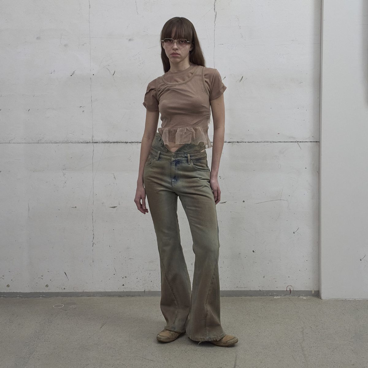 엘씨디씨티엠(LCDC™) CUT-OUT WAIST WASHED DENIM (SAND GREY)