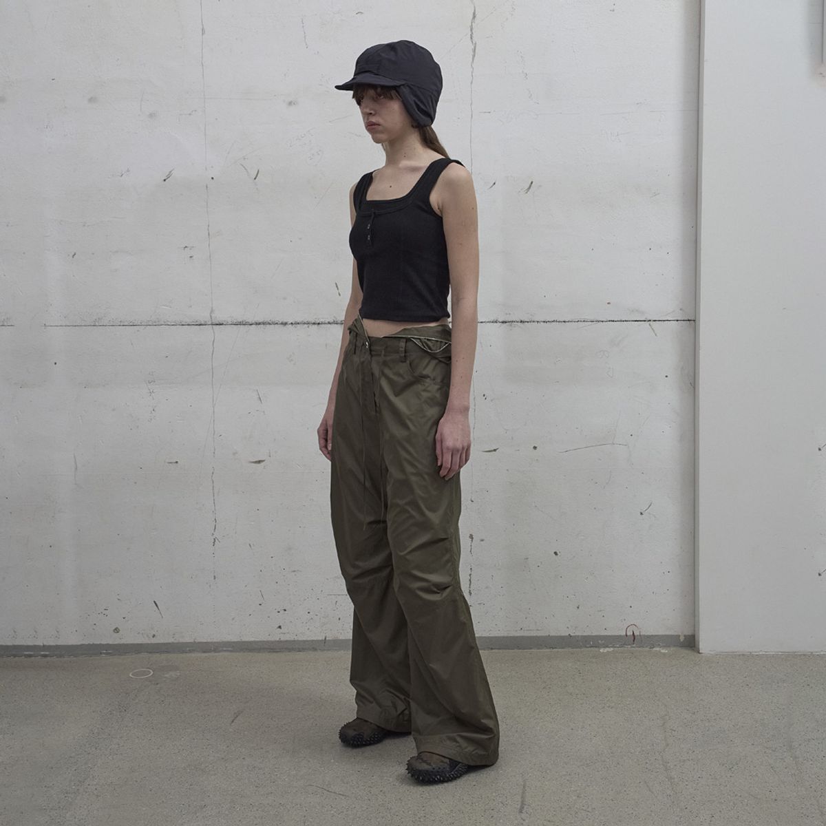 엘씨디씨티엠(LCDC™) DRAWSTRING PARACHUTE TROUSERS (KHAKI)