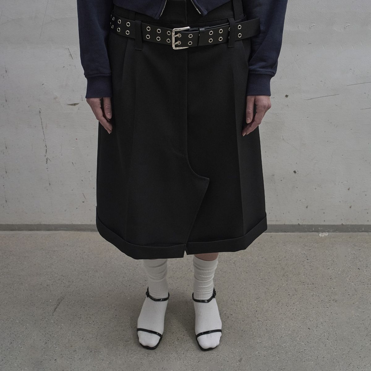 엘씨디씨티엠(LCDC™) TAILORED ZIP FRONT SKIRT (BLACK)