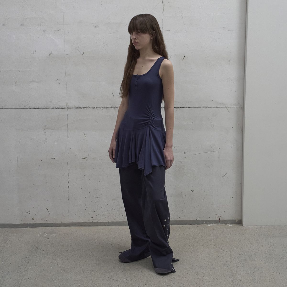 엘씨디씨티엠(LCDC™) FRILL SLEEVELESS TOP (DARK NAVY)