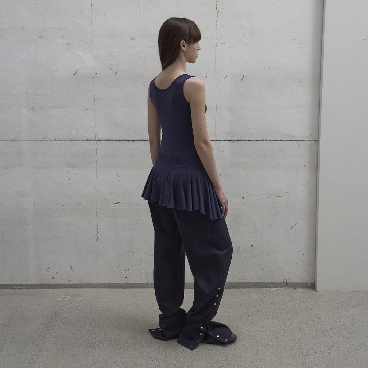 엘씨디씨티엠(LCDC™) FRILL SLEEVELESS TOP (DARK NAVY)
