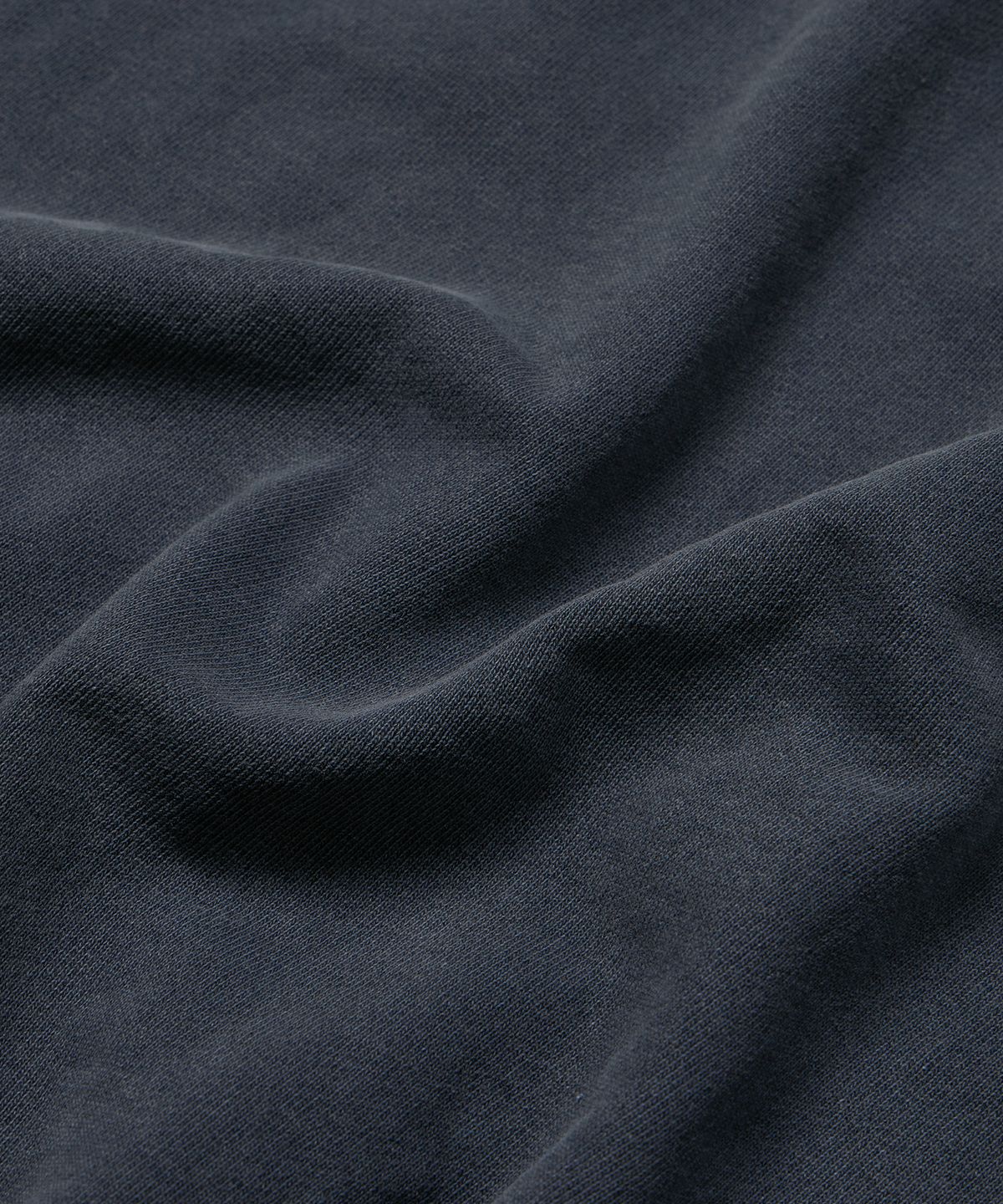 프리즘웍스(FRIZMWORKS) BLACK FLAG PIGMENT DYEING SWEATSHIRT _ NAVY