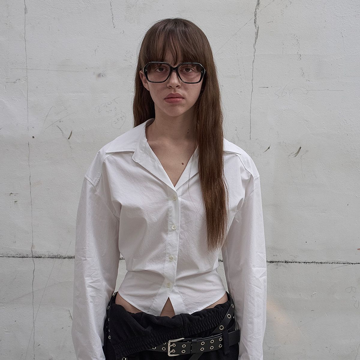 엘씨디씨티엠(LCDC™) TWISTED-DETAIL SHIRT (WHITE)
