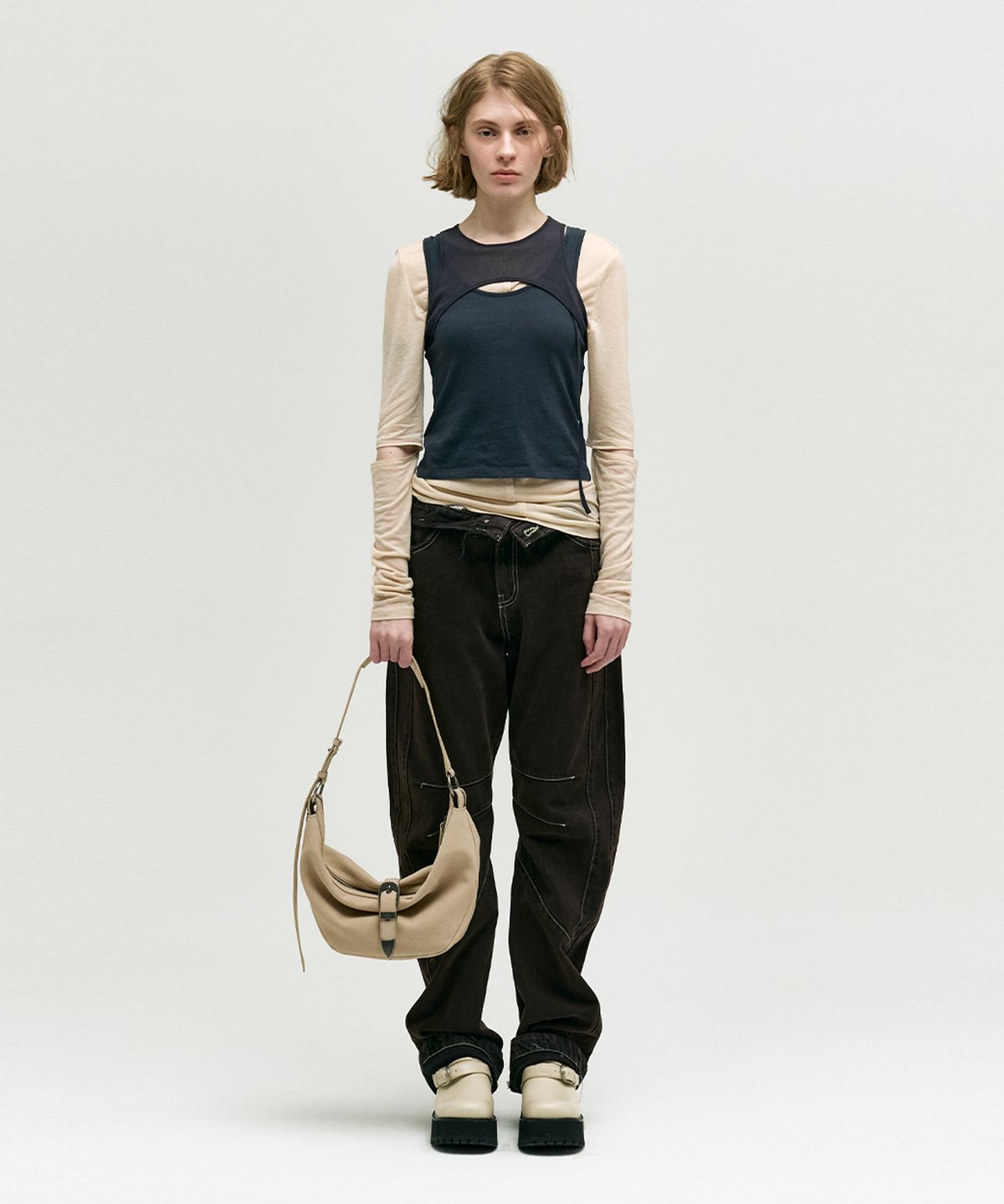 마지셔우드(MARGESHERWOOD) BELTED HOBO MEDIUM_nude nubuck