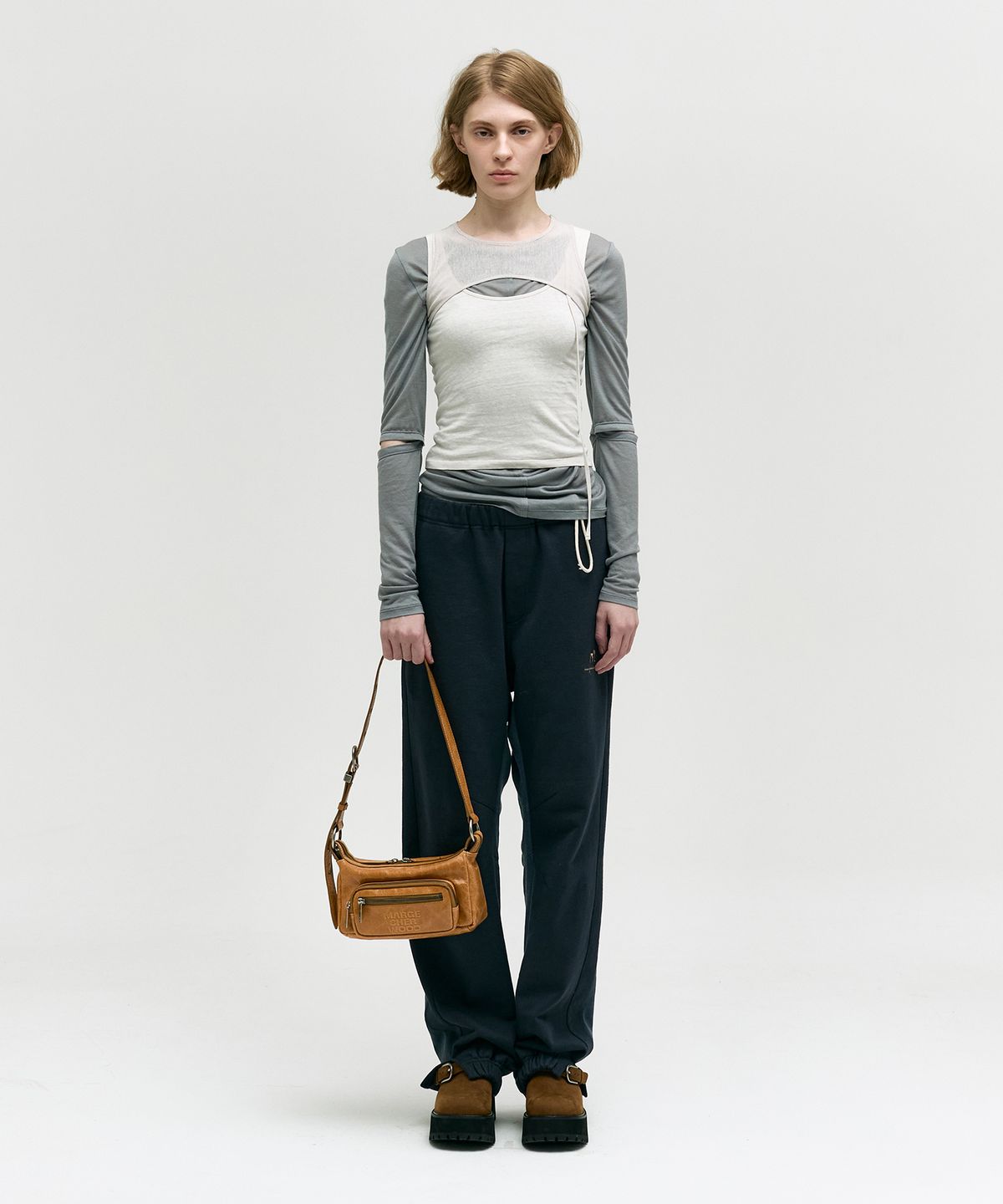 마지셔우드(MARGESHERWOOD) OUTPOCKET HOBO MINI_soft camel pull-up crinkle