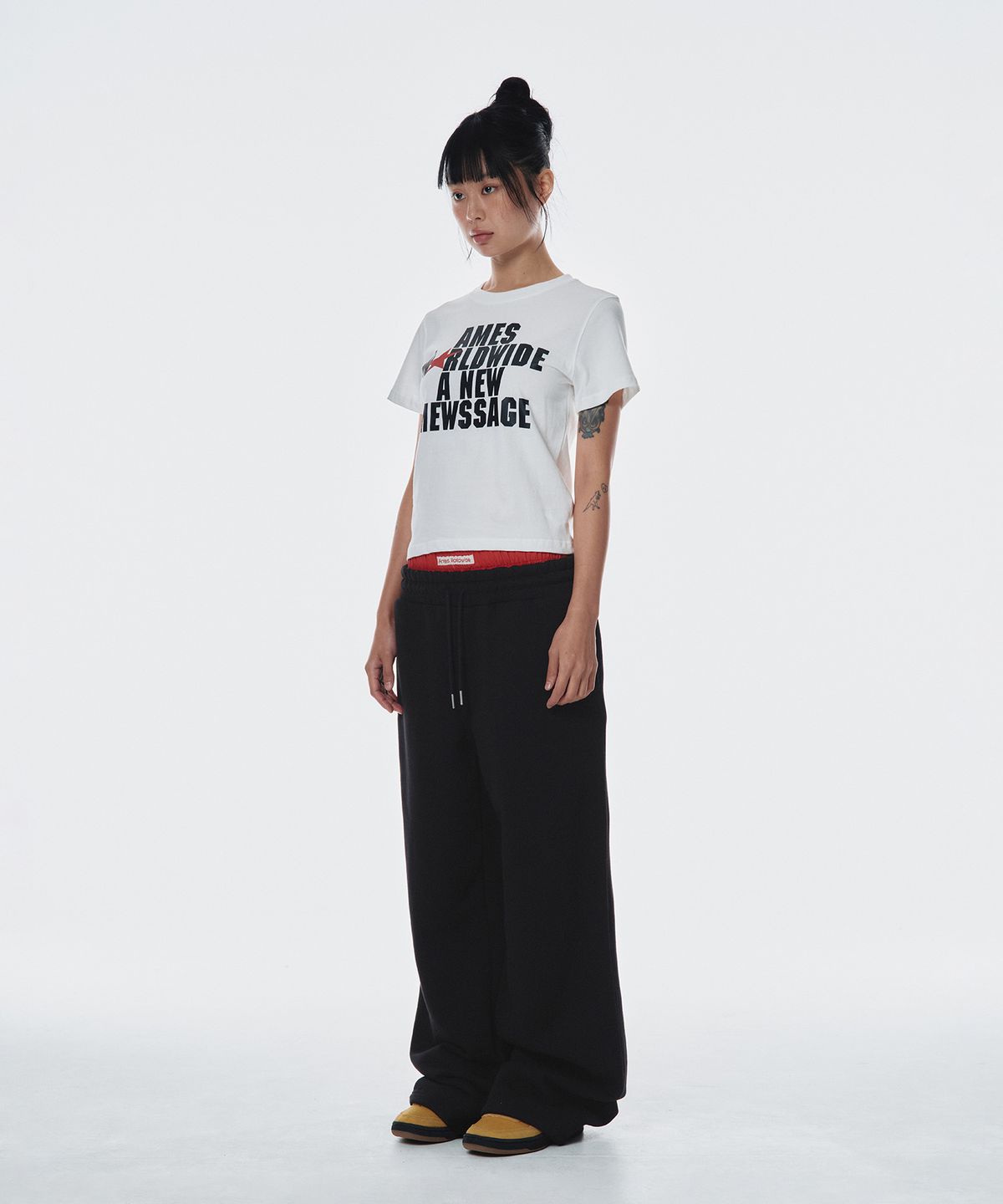 아메스 월드와이드(AMES-WORLDWIDE) BOLD TYPO TEE WHITE
