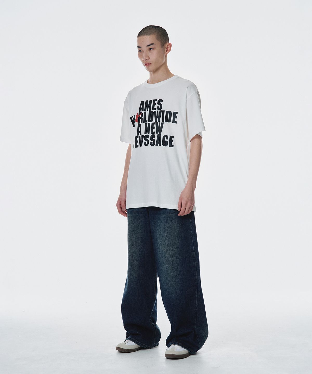 아메스 월드와이드(AMES-WORLDWIDE) BOLD TYPO TEE WHITE