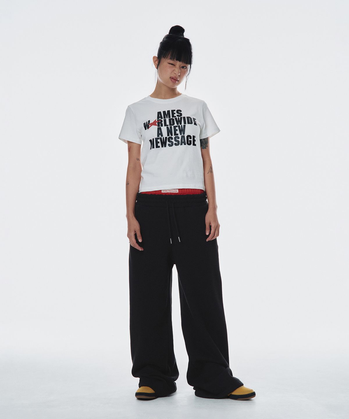 아메스 월드와이드(AMES-WORLDWIDE) BOLD TYPO TEE WHITE