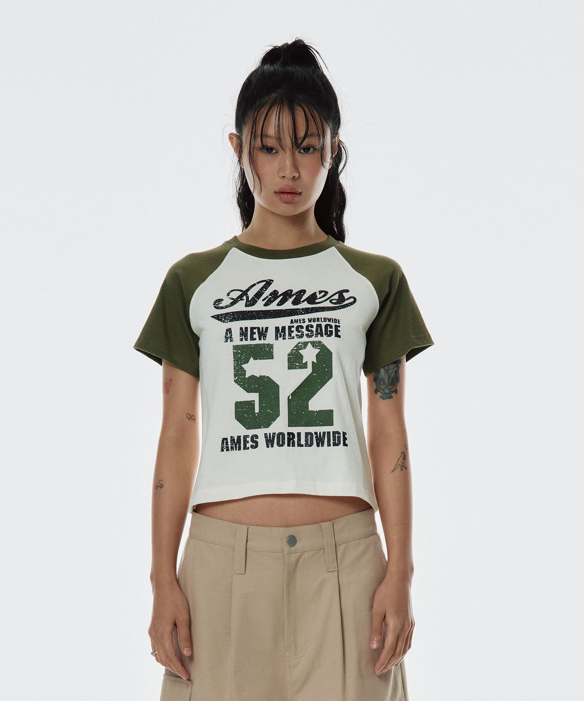 아메스 월드와이드(AMES-WORLDWIDE) 52 LOGO RAGLAN TEE KHAKI