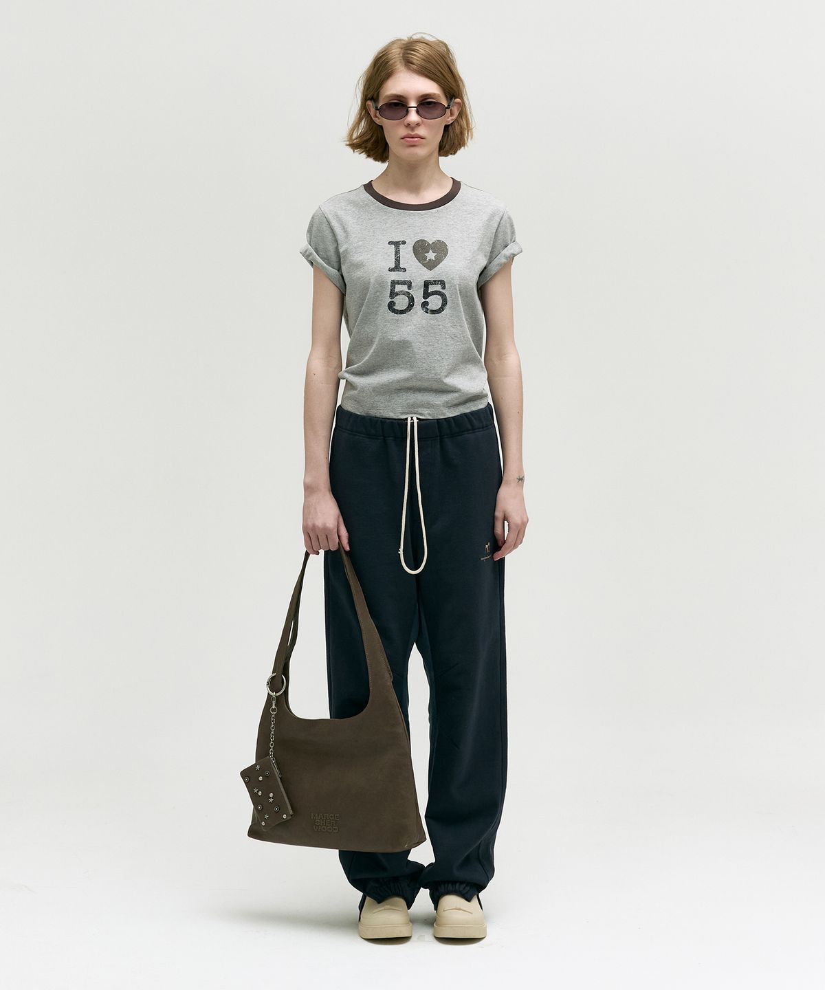 마지셔우드(MARGESHERWOOD) HALTER HOBO LARGE_taupe washed nappa
