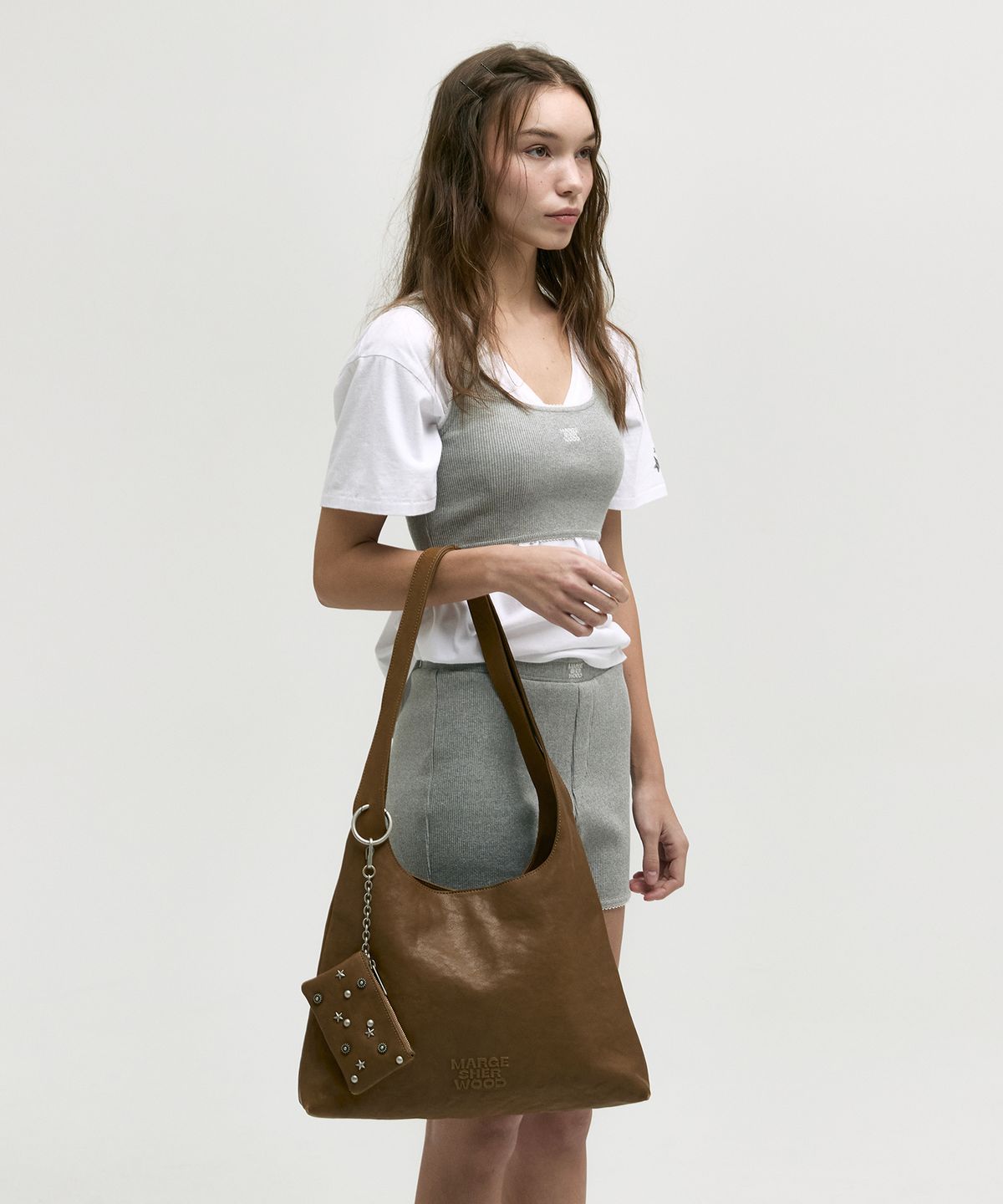 마지셔우드(MARGESHERWOOD) HALTER HOBO LARGE_vintage camel washed nappa