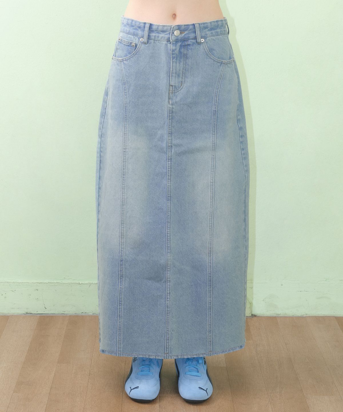 아메스 월드와이드(AMES-WORLDWIDE) CURVED LINE DENIM LONG SKIRT LIGHT BLUE