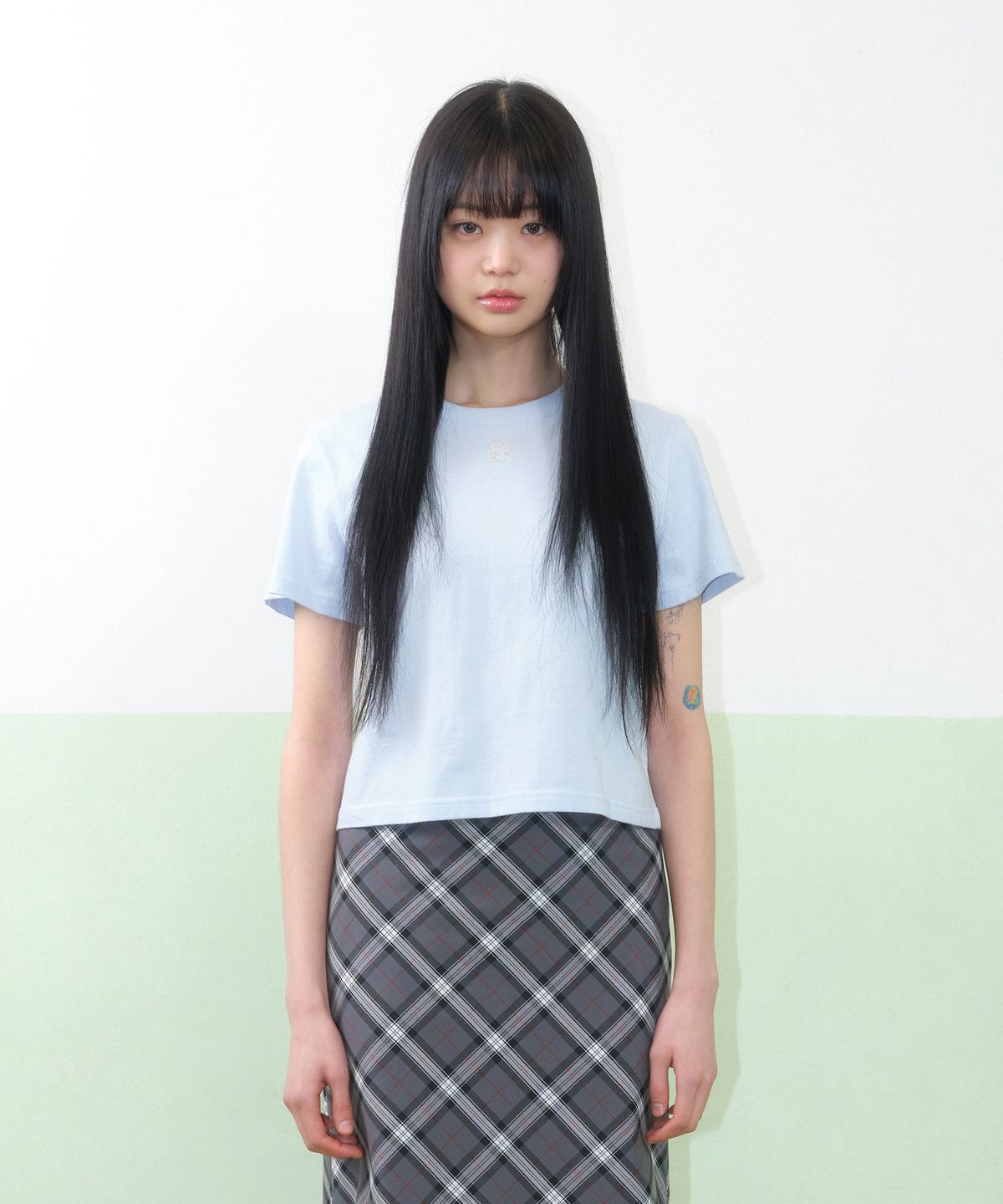 아메스 월드와이드(AMES-WORLDWIDE) BASIC SMALL LOGO CROP TEE BLUE