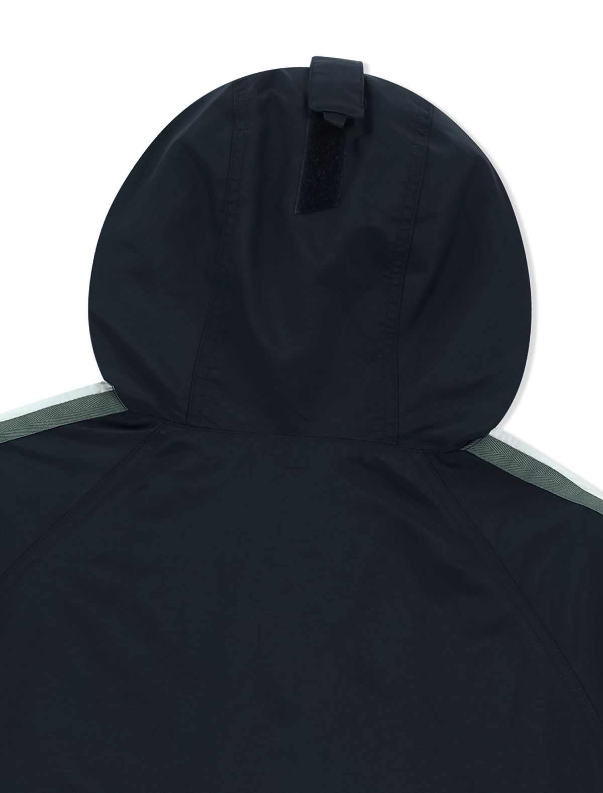 예스아이씨(YESEYESEE) Striking Windbreaker Navy