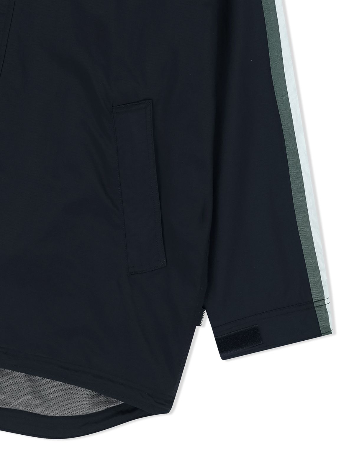 예스아이씨(YESEYESEE) Striking Windbreaker Navy