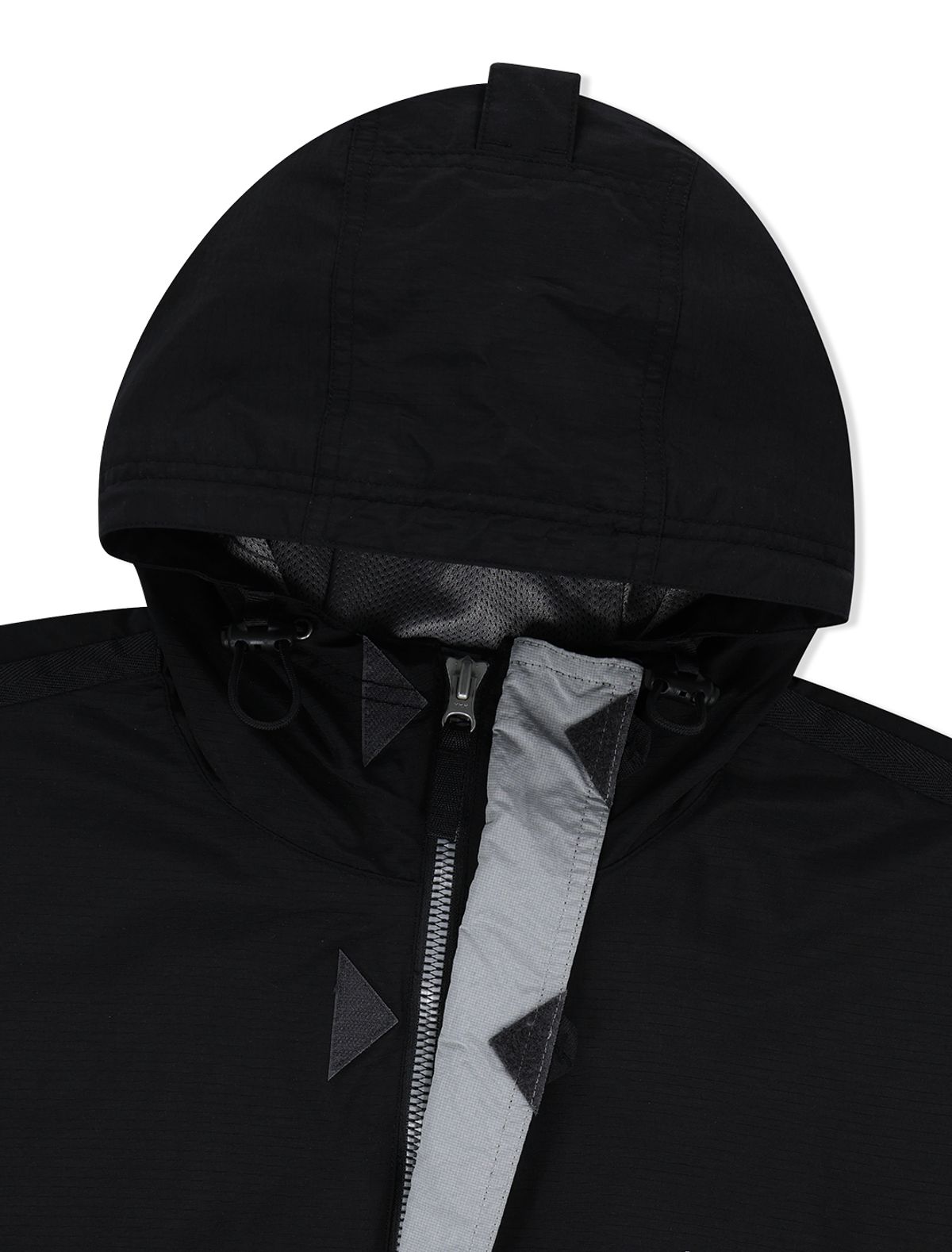 예스아이씨(YESEYESEE) Striking Windbreaker Black