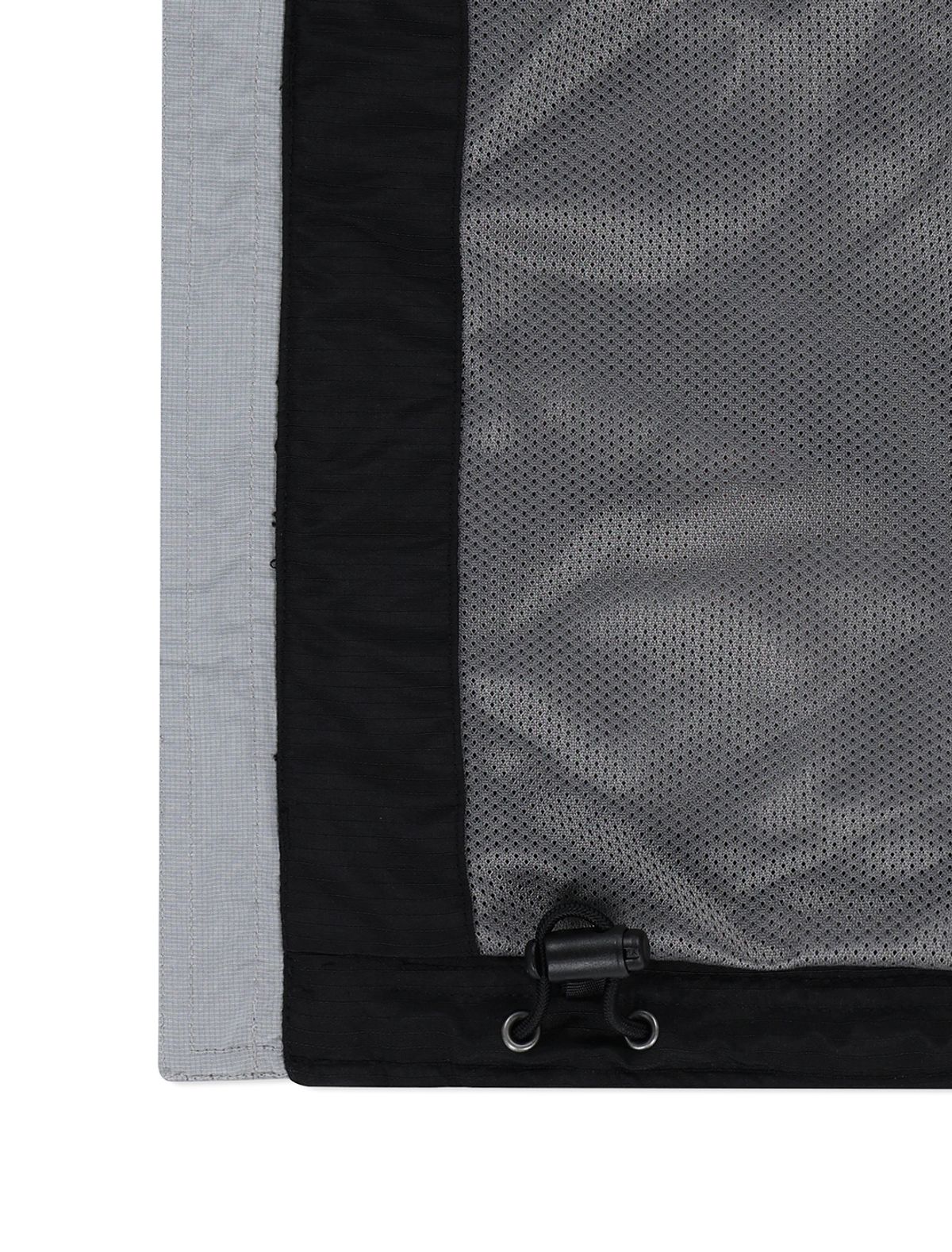 예스아이씨(YESEYESEE) Striking Windbreaker Black